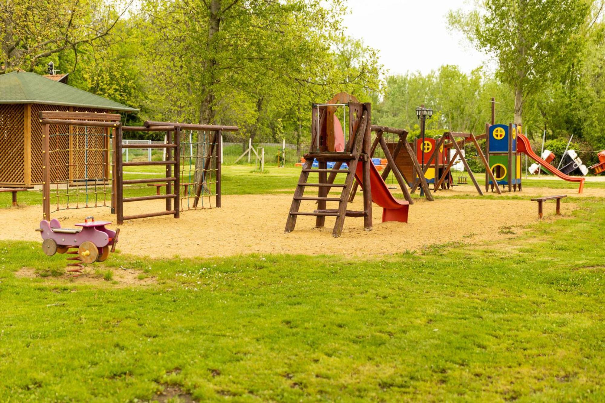 בלטונודבארי Gesztenye Nyaralopark מראה חיצוני תמונה